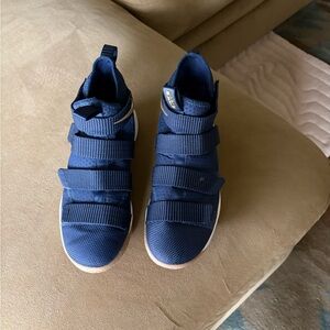 Nike LeBron Soldier 11 Navy Men’s Size 10 4 strap